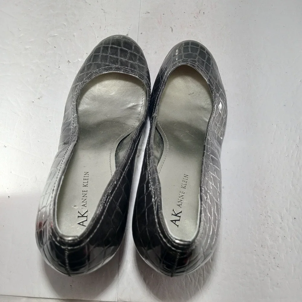 Anne Klein Fenton Pumps 10M Pewter Metallic Croc Embossed Block Heel Round Toe